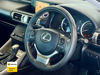 2014 Lexus IS 300h - Thumbnail