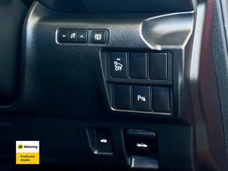 2014 Lexus IS 300h - Thumbnail