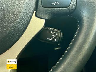 2014 Lexus IS 300h - Thumbnail