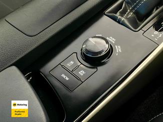 2014 Lexus IS 300h - Thumbnail
