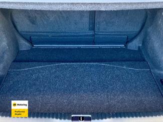 2014 Lexus IS 300h - Thumbnail