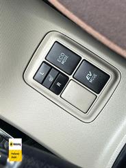 2013 Toyota AQUA - Thumbnail