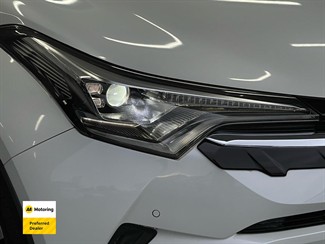 2018 Toyota C-HR - Thumbnail