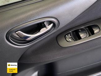 2013 Nissan Serena - Thumbnail