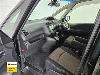 2014 Nissan Serena - Thumbnail