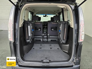 2014 Nissan Serena - Thumbnail