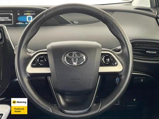 2017 Toyota PRIUS - Thumbnail