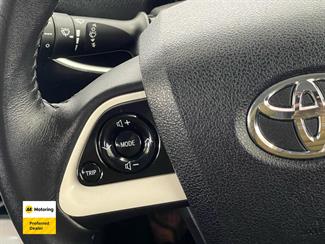 2017 Toyota PRIUS - Thumbnail
