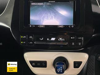 2017 Toyota PRIUS - Thumbnail