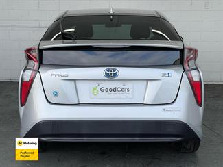 2017 Toyota PRIUS - Thumbnail