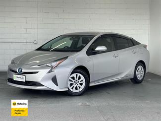 2017 Toyota PRIUS - Thumbnail