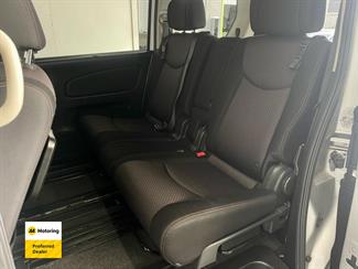 2013 Nissan Serena - Thumbnail