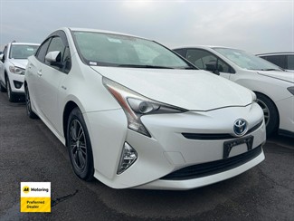 2017 Toyota PRIUS - Thumbnail