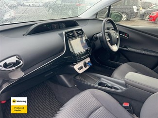 2017 Toyota PRIUS - Thumbnail
