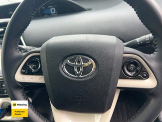 2017 Toyota PRIUS - Thumbnail