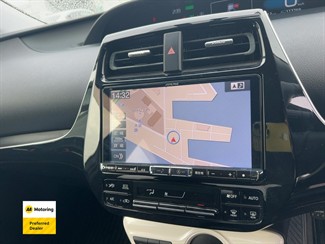 2017 Toyota PRIUS - Thumbnail