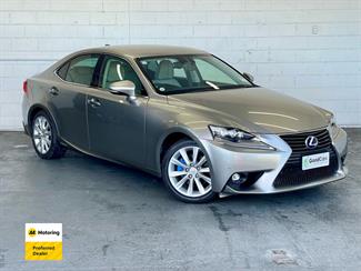 2014 Lexus IS 300h - Thumbnail