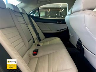 2014 Lexus IS 300h - Thumbnail