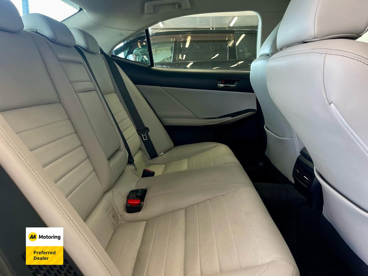 2014 Lexus IS 300h