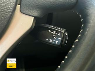 2014 Lexus IS 300h - Thumbnail