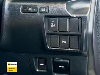 2014 Lexus IS 300h - Thumbnail