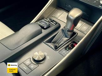2014 Lexus IS 300h - Thumbnail