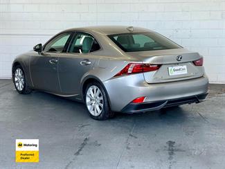 2014 Lexus IS 300h - Thumbnail