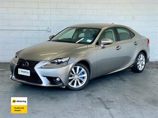 2014 Lexus IS 300h - Thumbnail