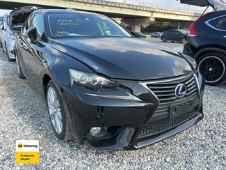 2014 Lexus IS 300h - Thumbnail