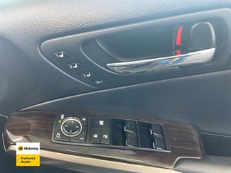 2014 Lexus IS 300h - Thumbnail