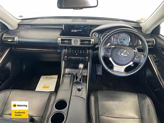 2014 Lexus IS 300h - Thumbnail