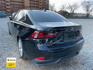 2014 Lexus IS 300h - Thumbnail