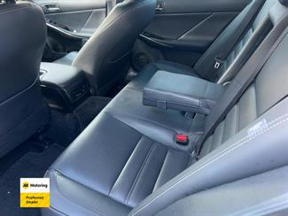 2014 Lexus IS 300h - Thumbnail
