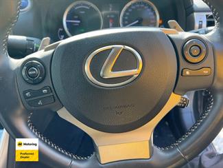 2014 Lexus IS 300h - Thumbnail