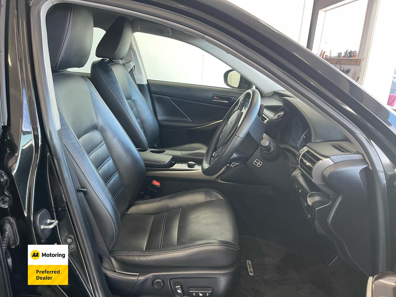 2014 Lexus IS 300h