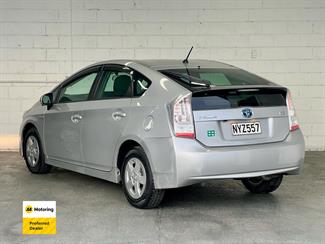 2010 Toyota PRIUS - Thumbnail