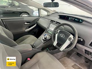 2010 Toyota PRIUS - Thumbnail