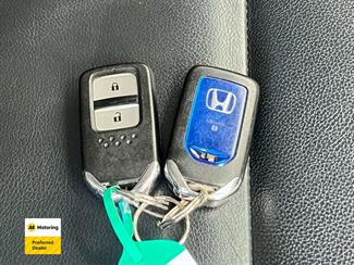 2017 Honda Vezel - Thumbnail