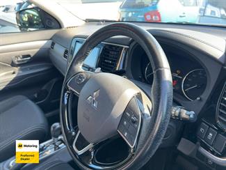 2016 Mitsubishi OUTLANDER - Thumbnail