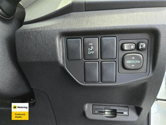 2014 Toyota PRIUS - Thumbnail