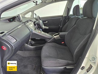 2014 Toyota PRIUS - Thumbnail