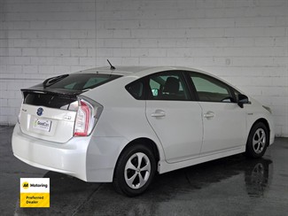 2014 Toyota PRIUS - Thumbnail