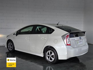 2014 Toyota PRIUS - Thumbnail