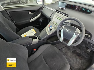 2014 Toyota PRIUS - Thumbnail