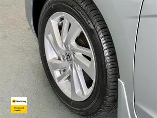 2014 Honda FIT - Thumbnail