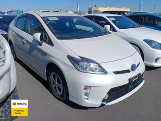 2015 Toyota PRIUS - Thumbnail