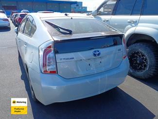 2015 Toyota PRIUS - Thumbnail