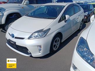 2015 Toyota PRIUS - Thumbnail