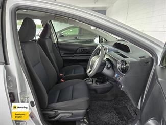 2015 Toyota AQUA - Thumbnail