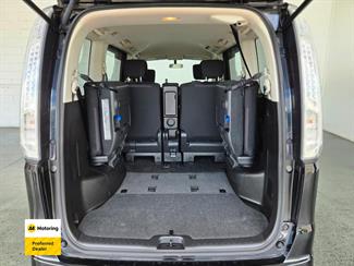 2013 Nissan Serena - Thumbnail